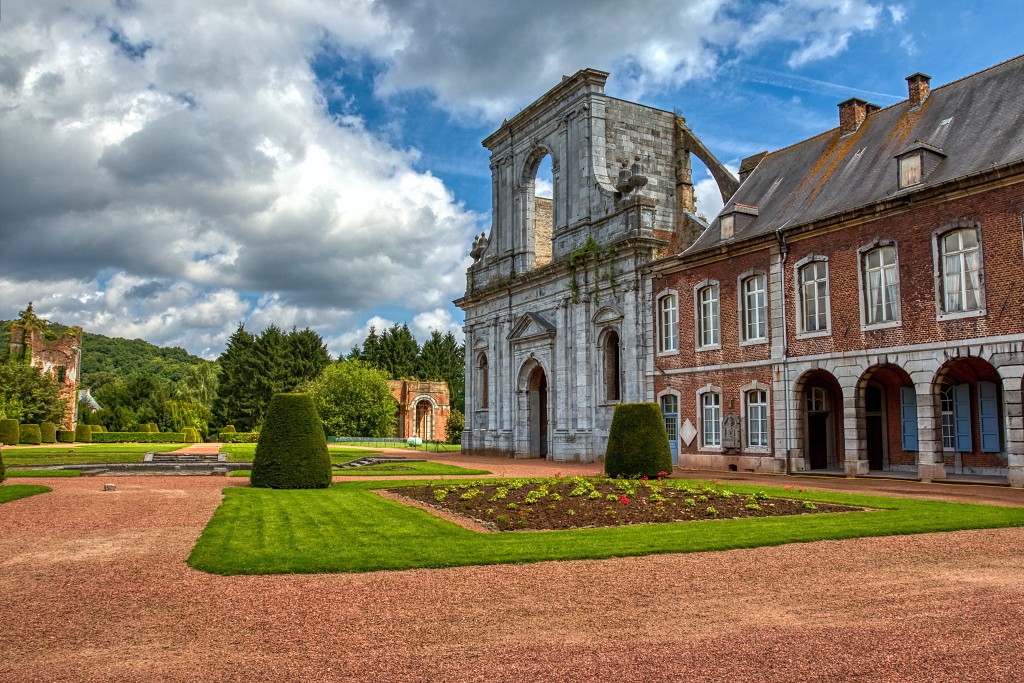 Abbaye D'Aulne hdr abdij belgie religie religion klooster ruine katholiek rooms saint sint aulne kerk kathedraal